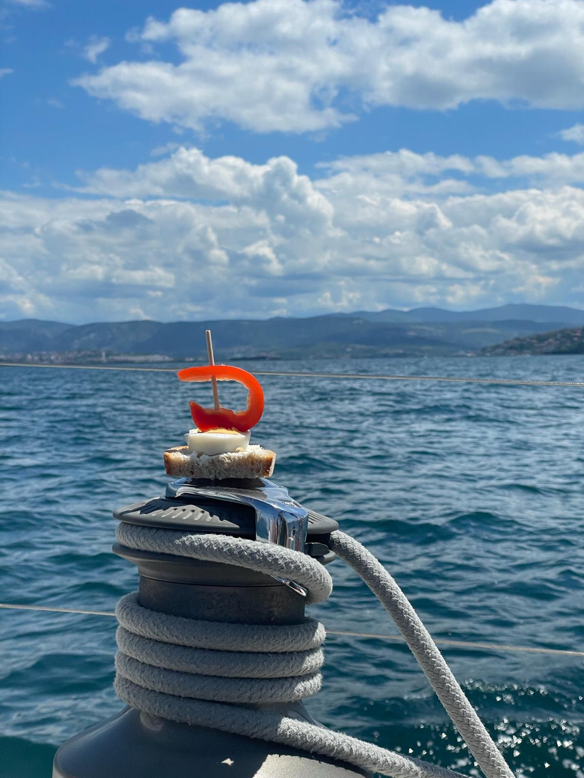 Tapas auf der Winsch – Genuss an Bord